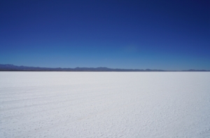 リビア　アンデスにある塩湖、ウユニ湖