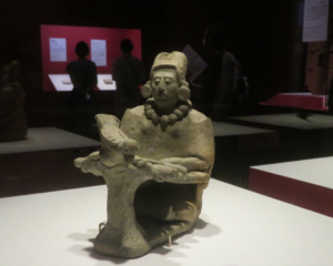 【古代メキシコ展】織物をする女性の土偶